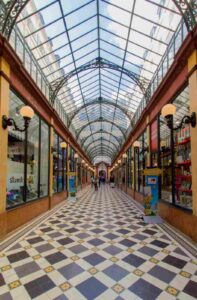 pedestrian market charming street of Paris