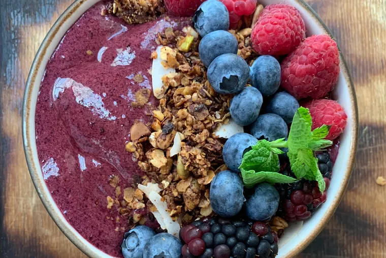 Acai bowl with fresh fruit, like the ones at Sunrise Shack near Sharks Cove, north shore oahu restaurants