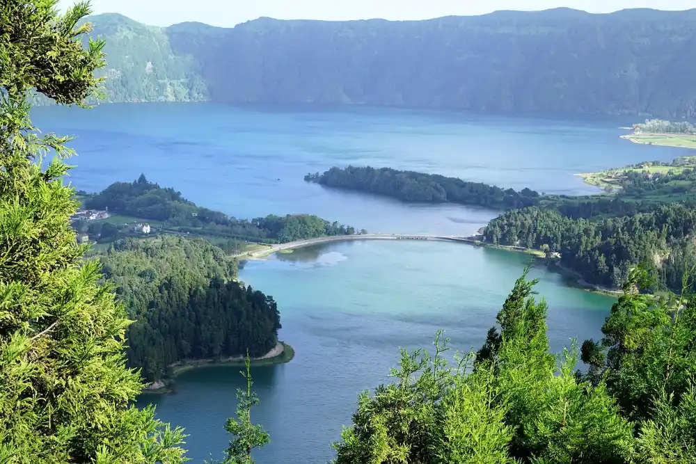 Twin crater lakes of Sete Cidades, a highlight of hikes on São Miguel