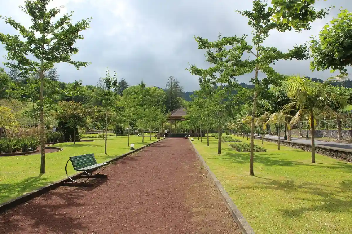Park paths near Furnas, an easier choice among hikes on São Miguel