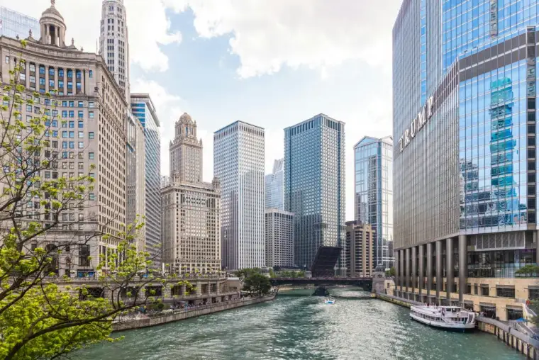 Chicago River and downtown skyline, where to stay in Chicago for first timers
